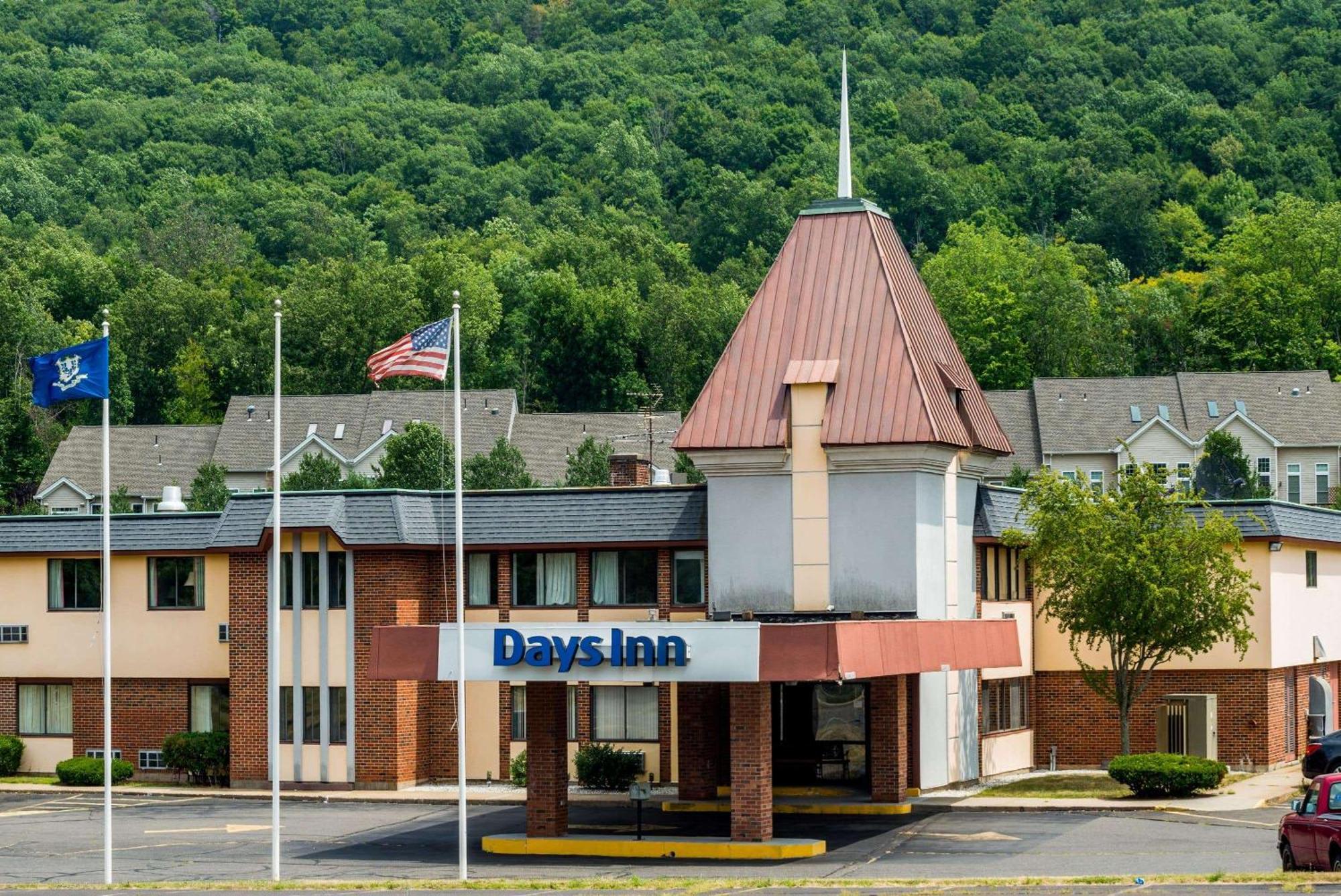 Days Inn By Wyndham Berlin Meriden Exterior photo